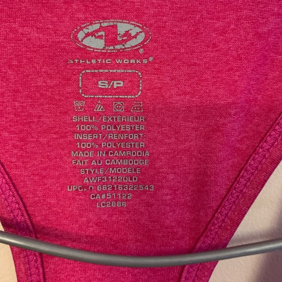 Women’s workout tank top - Picture 3 of 4